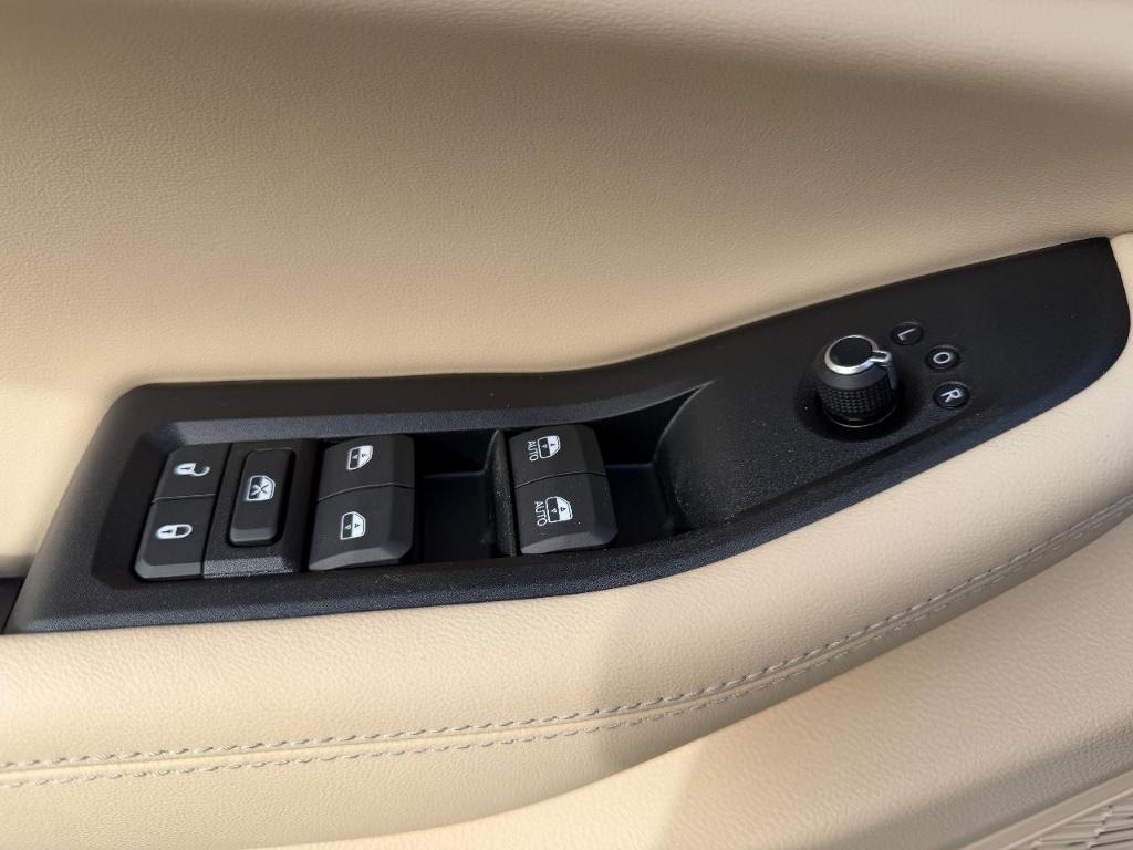 new 2025 Jeep Grand Cherokee car, priced at $40,309