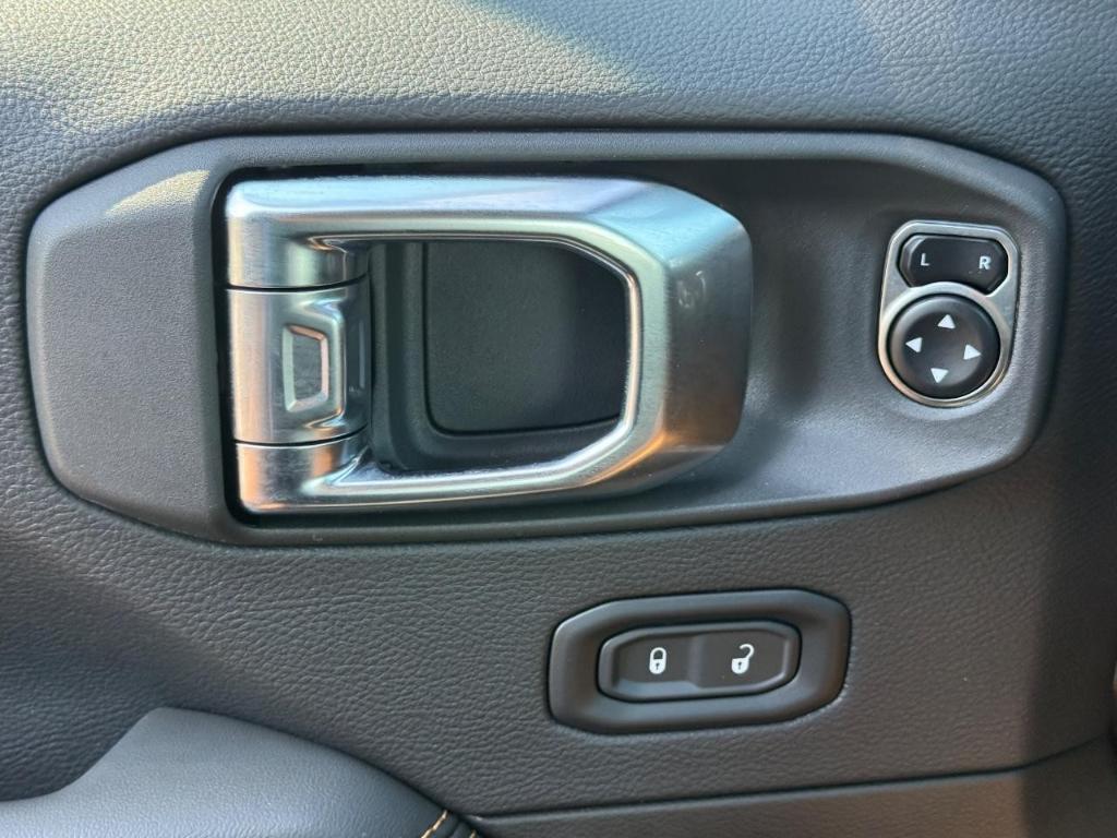new 2025 Jeep Wrangler car, priced at $52,727