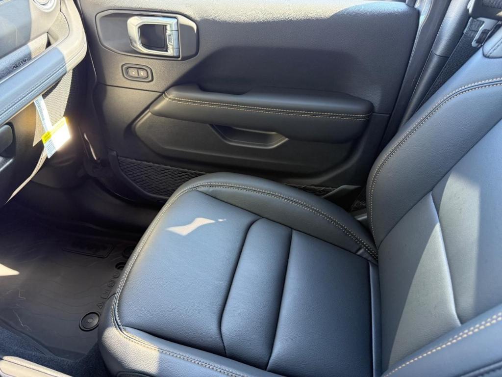 new 2025 Jeep Wrangler car, priced at $52,727