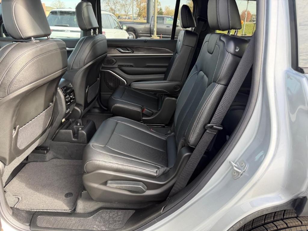 new 2025 Jeep Grand Cherokee L car, priced at $48,195