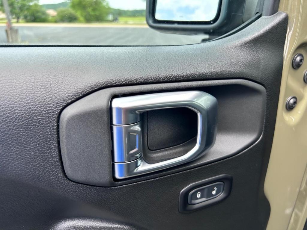 new 2025 Jeep Wrangler car, priced at $35,307