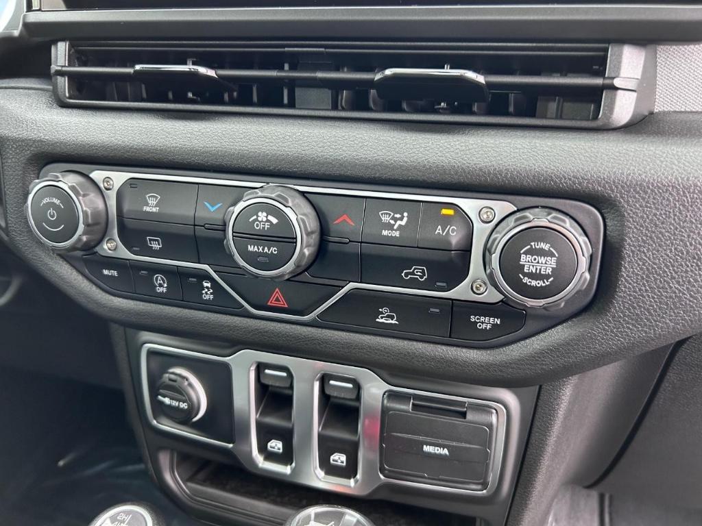 new 2025 Jeep Wrangler car, priced at $35,307