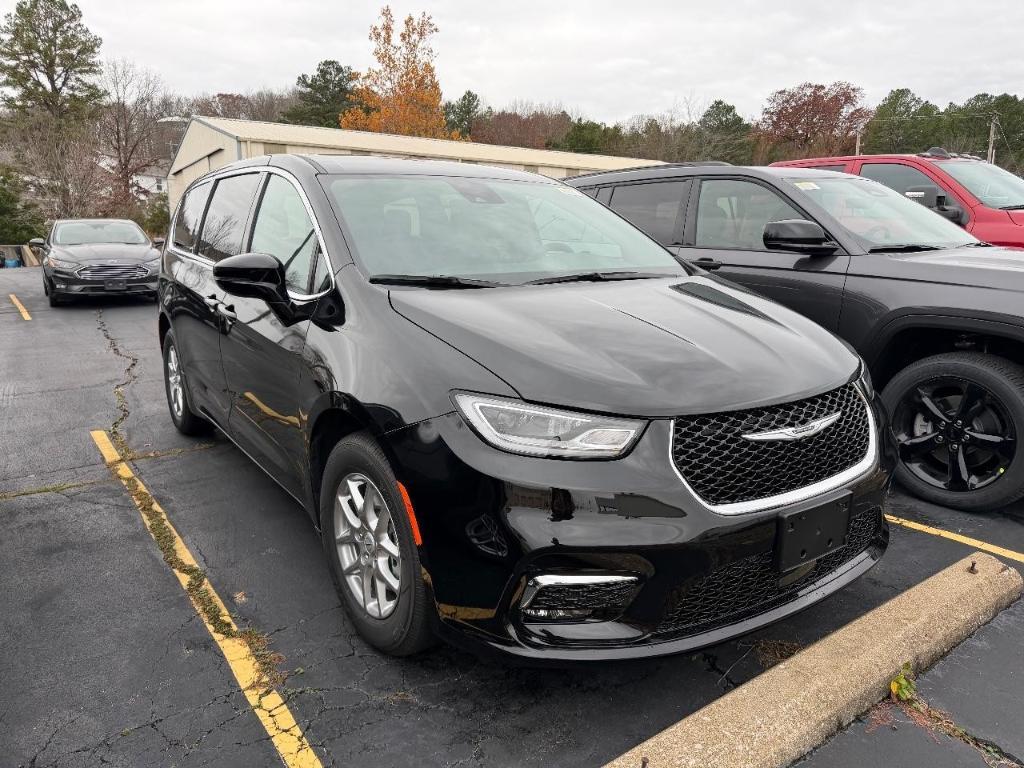 new 2026 Chrysler Pacifica car, priced at $37,095