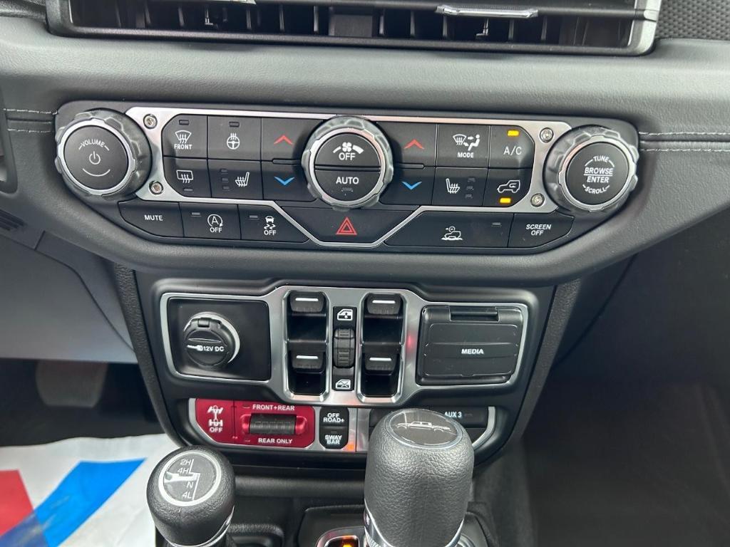new 2025 Jeep Gladiator car, priced at $49,878