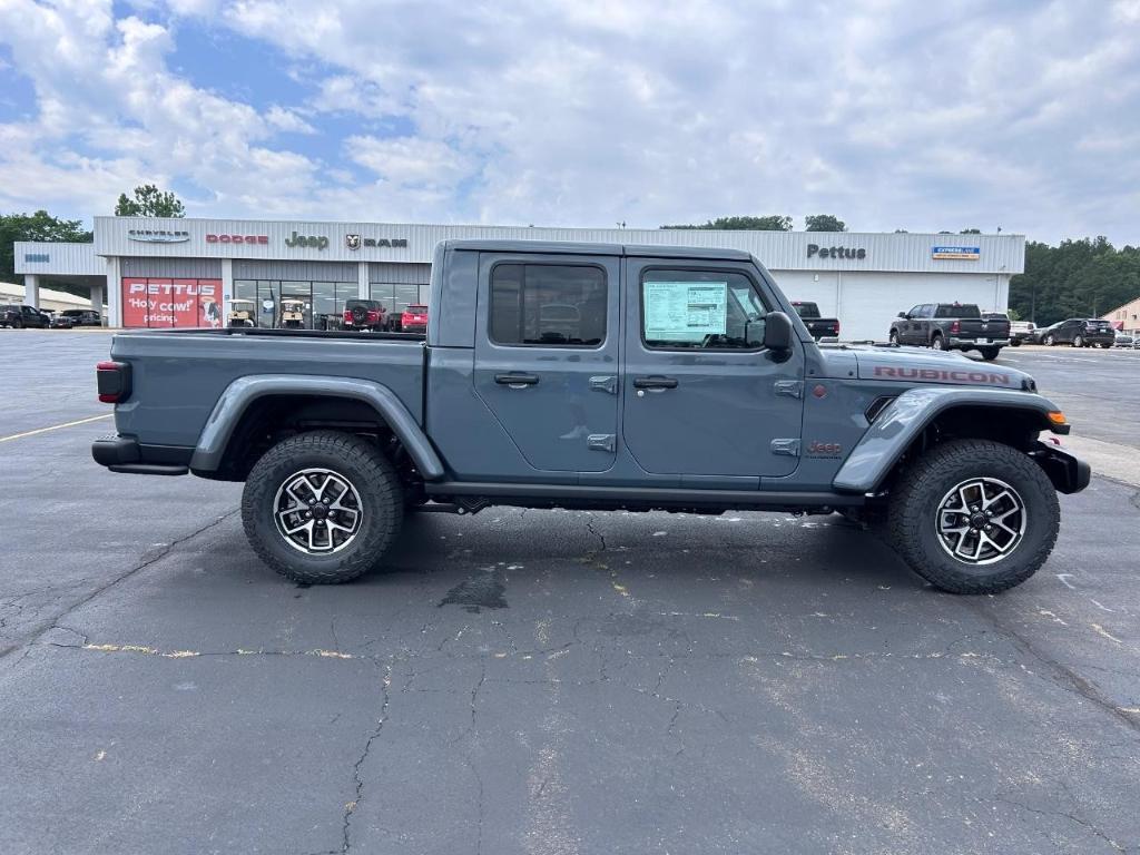new 2025 Jeep Gladiator car, priced at $49,878