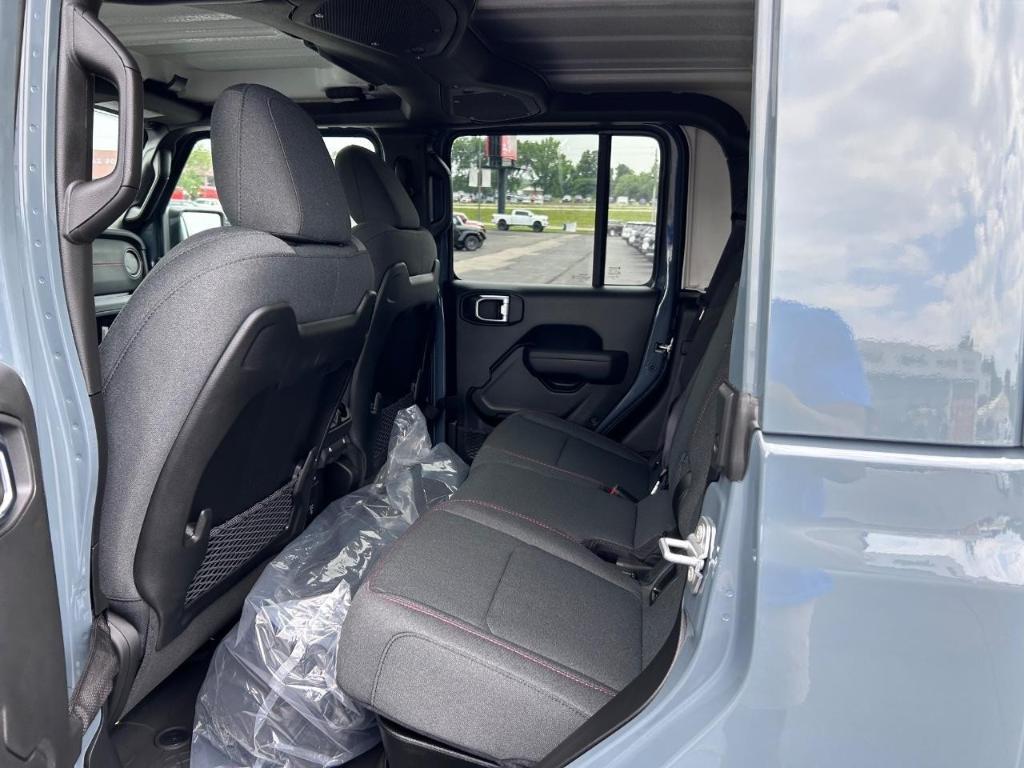 new 2025 Jeep Gladiator car, priced at $49,878