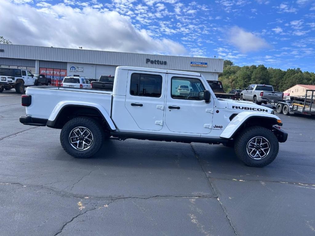 new 2025 Jeep Gladiator car, priced at $49,495
