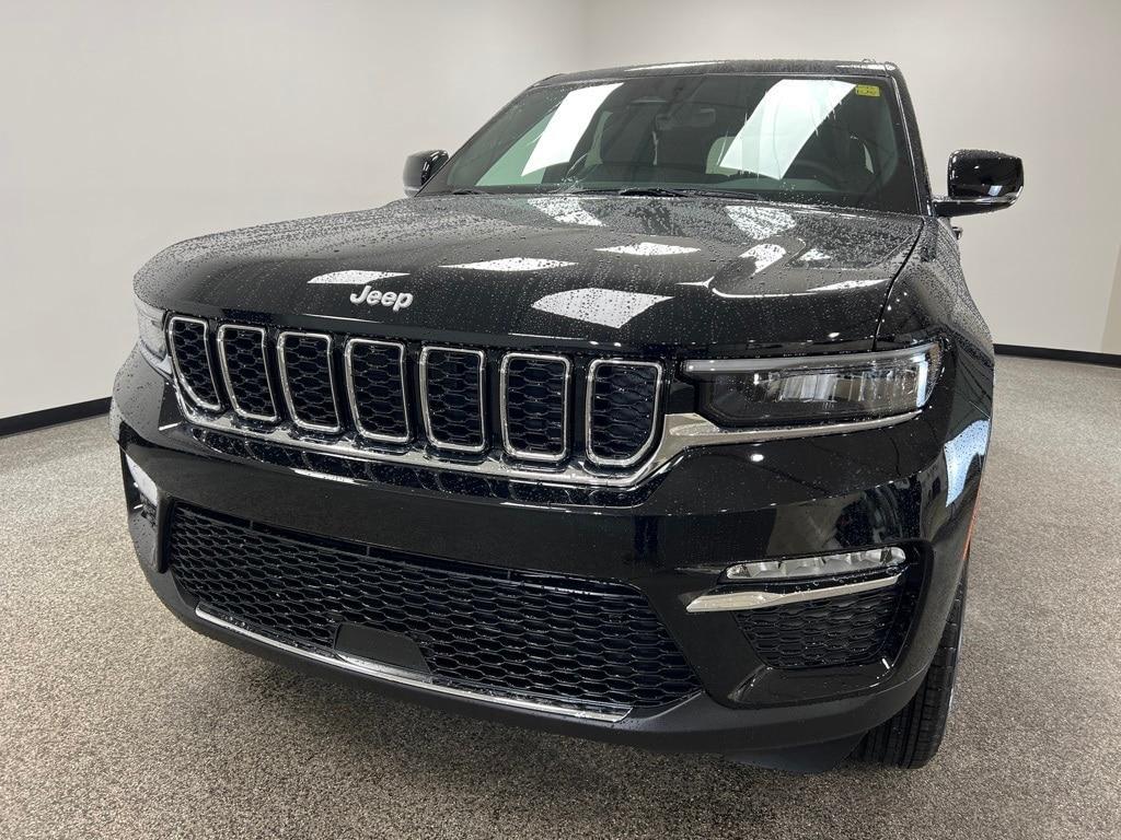 new 2025 Jeep Grand Cherokee car, priced at $42,378