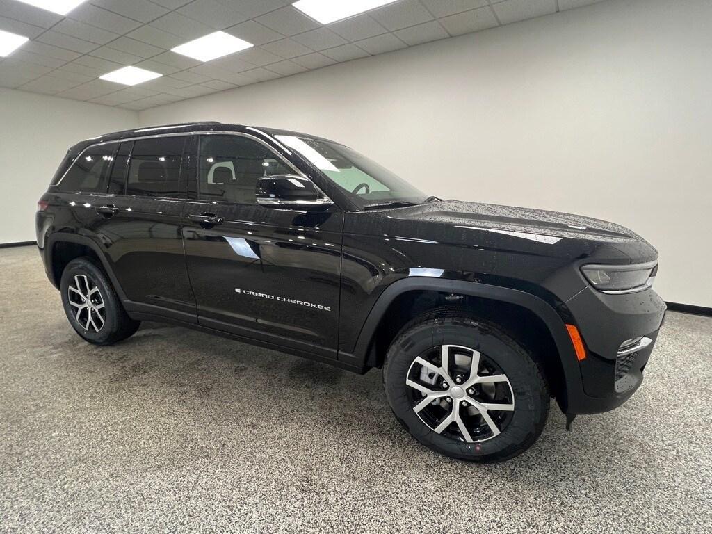 new 2025 Jeep Grand Cherokee car, priced at $42,378