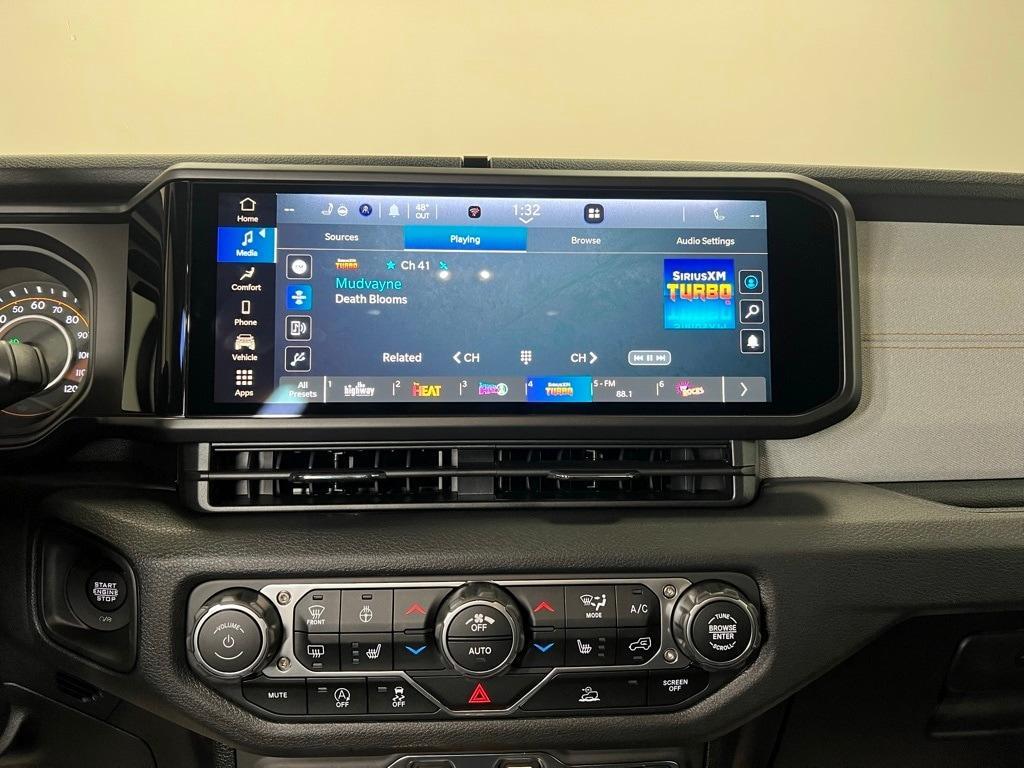 new 2025 Jeep Gladiator car, priced at $47,541