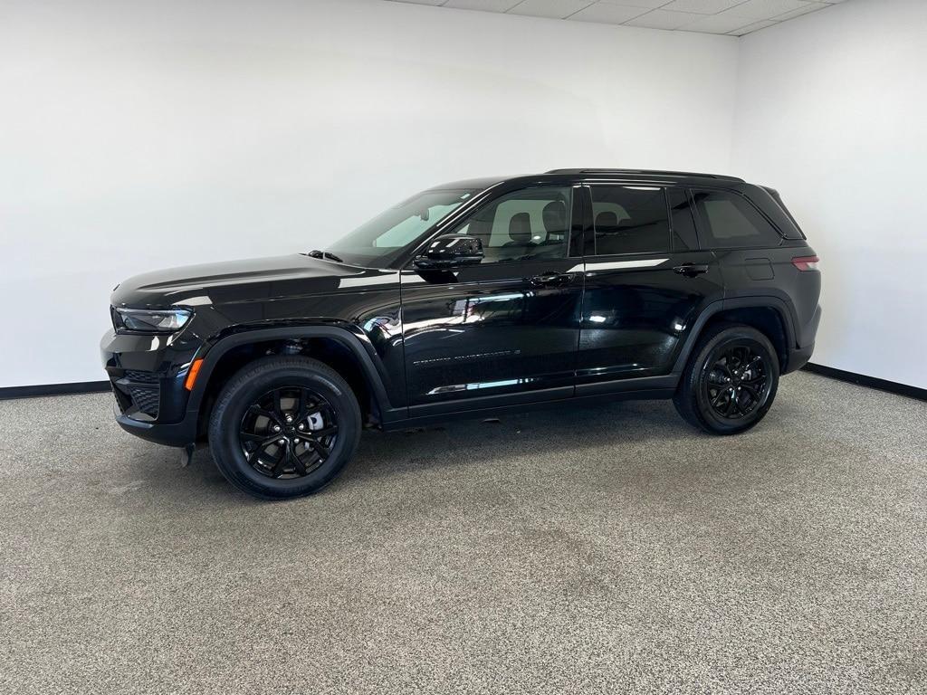used 2024 Jeep Grand Cherokee car, priced at $32,900