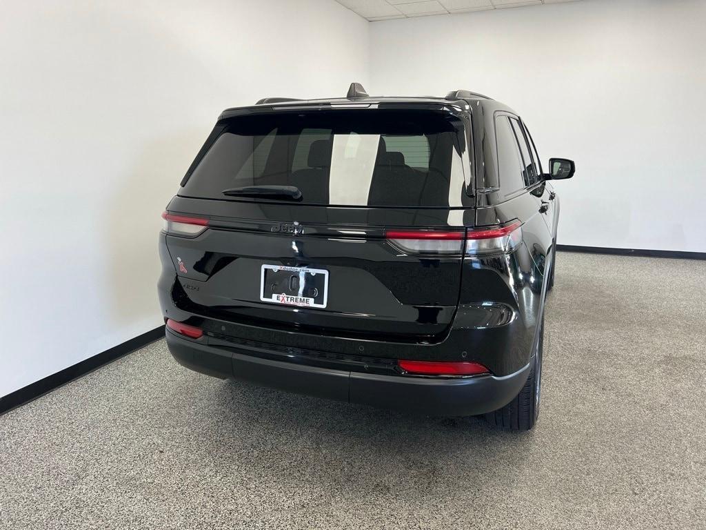 used 2024 Jeep Grand Cherokee car, priced at $32,900
