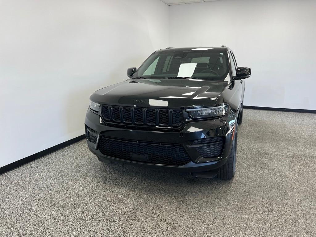 used 2024 Jeep Grand Cherokee car, priced at $32,900