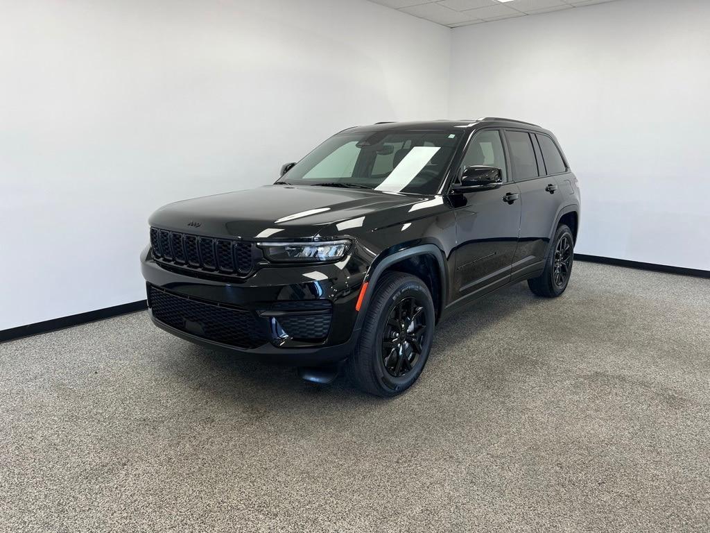 used 2024 Jeep Grand Cherokee car, priced at $32,900