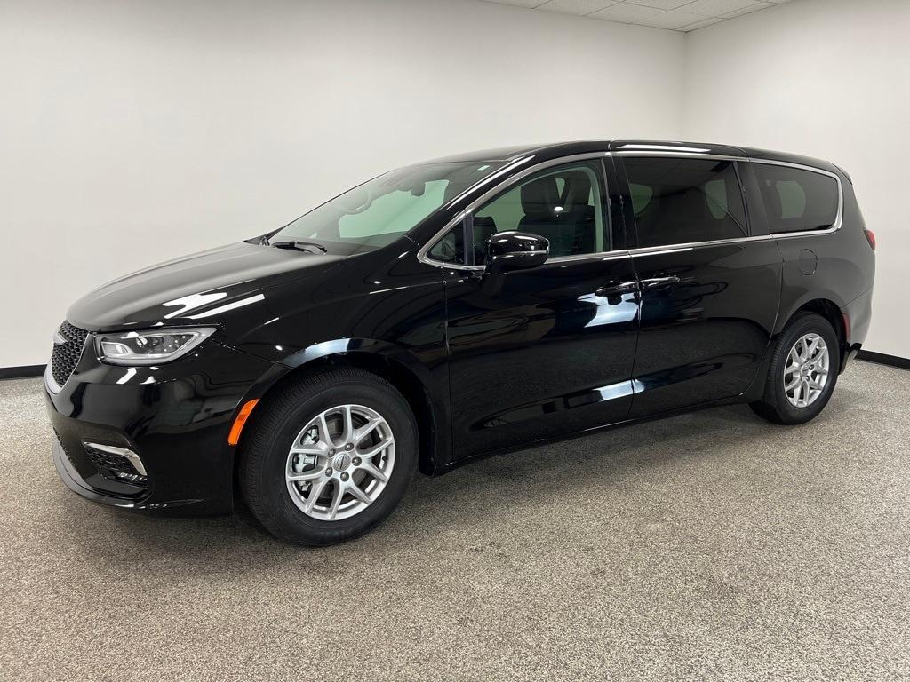 used 2024 Chrysler Pacifica car, priced at $35,800