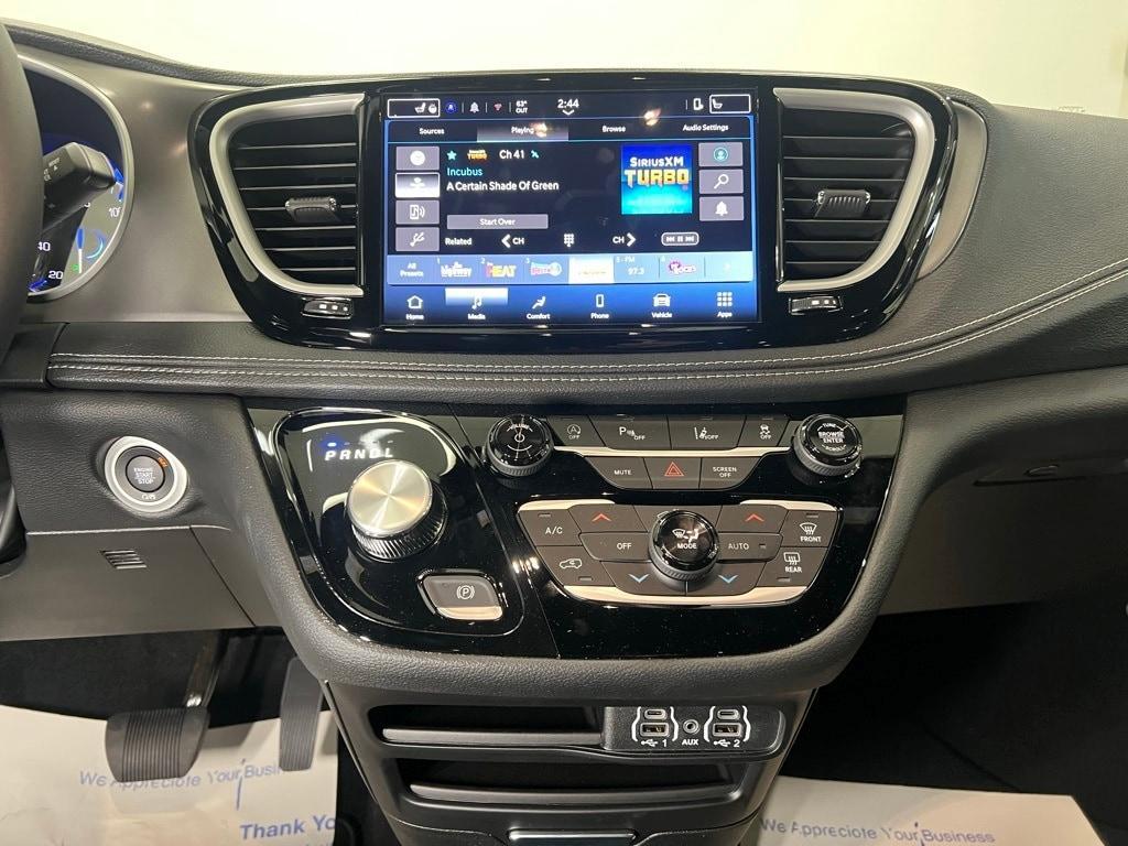 new 2025 Chrysler Pacifica car, priced at $40,273