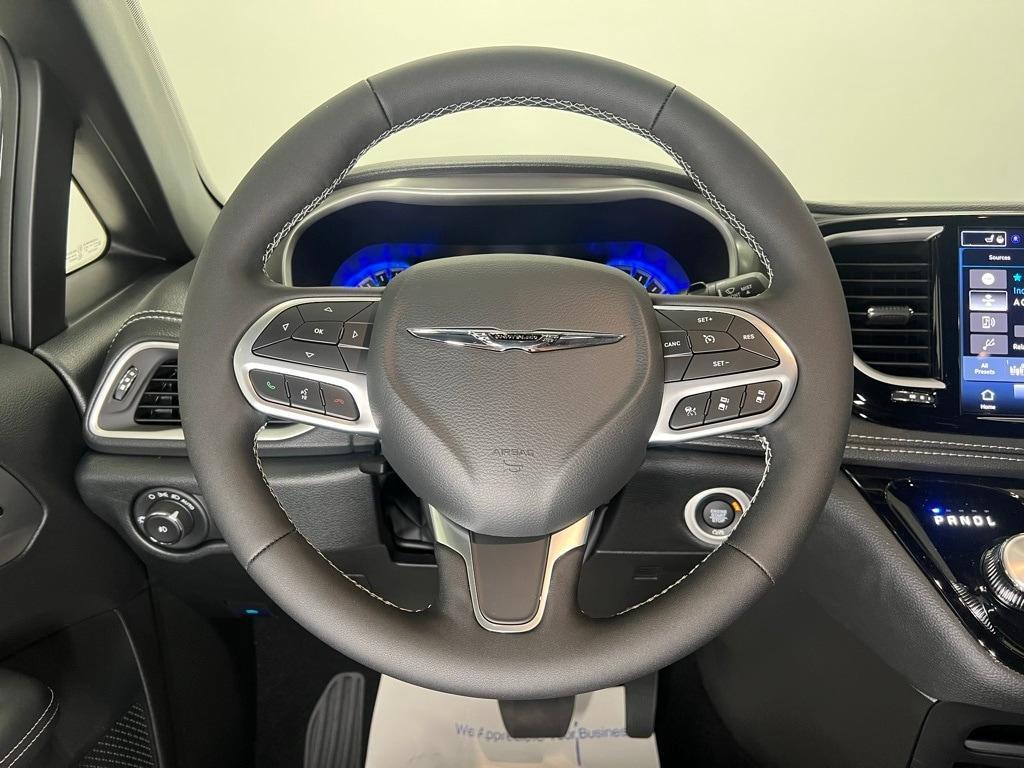 new 2025 Chrysler Pacifica car, priced at $40,273