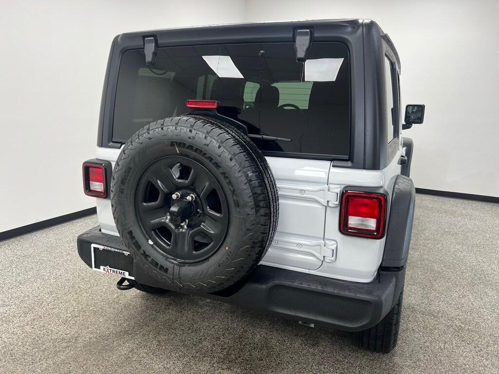 new 2025 Jeep Wrangler car, priced at $41,913