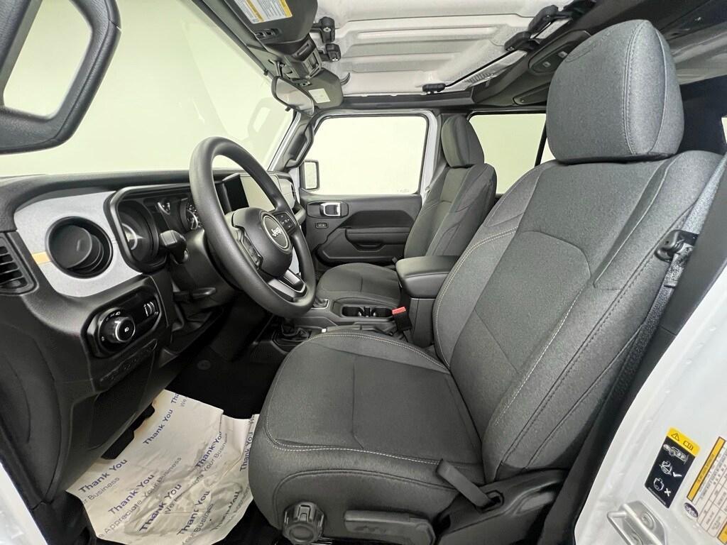 new 2025 Jeep Wrangler car, priced at $41,913