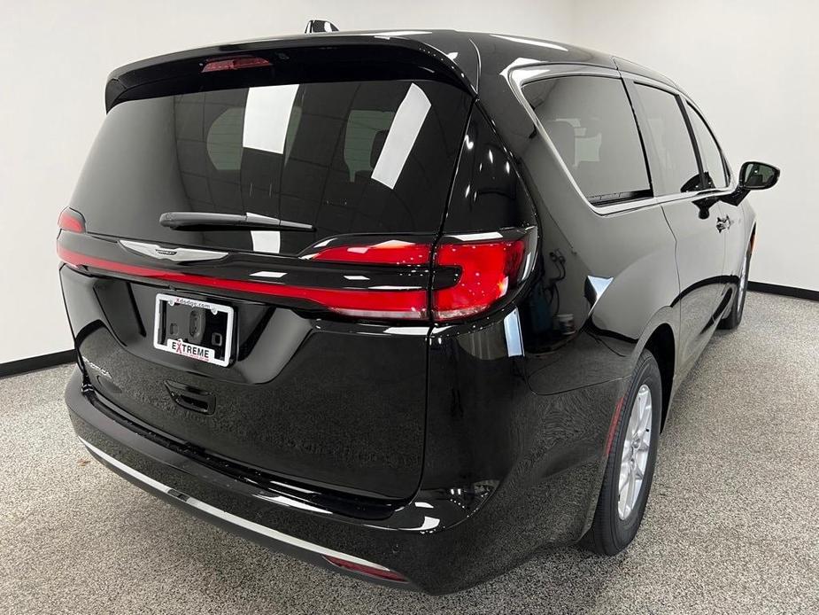 new 2025 Chrysler Pacifica car, priced at $42,376