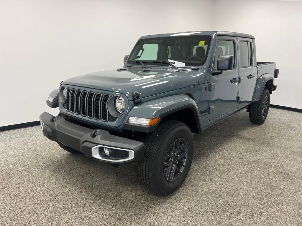 new 2025 Jeep Gladiator car, priced at $42,614