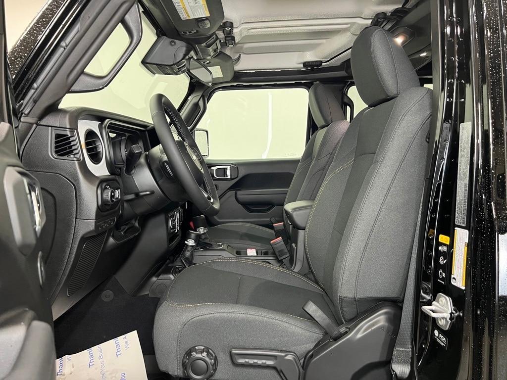 new 2025 Jeep Gladiator car, priced at $45,114
