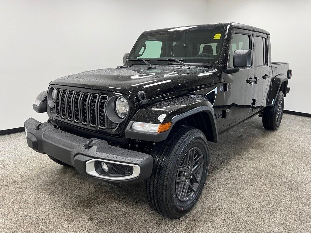 new 2025 Jeep Gladiator car, priced at $44,364