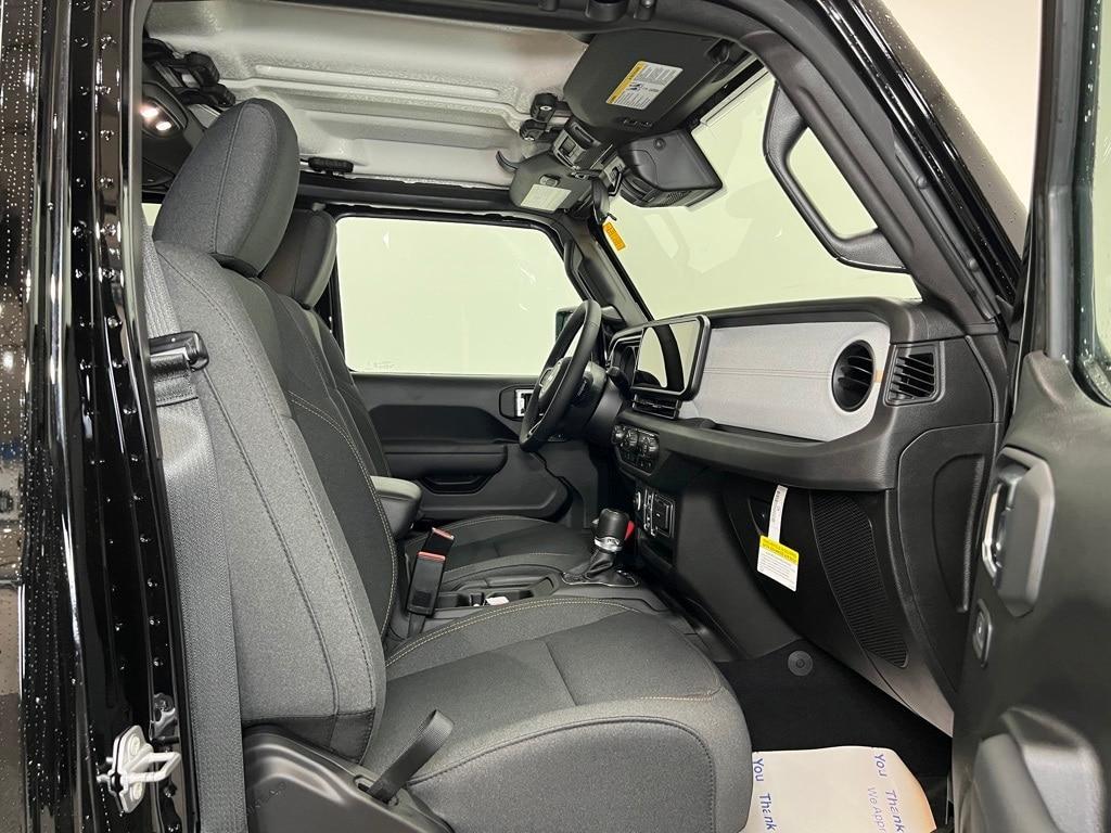 new 2025 Jeep Gladiator car, priced at $45,114