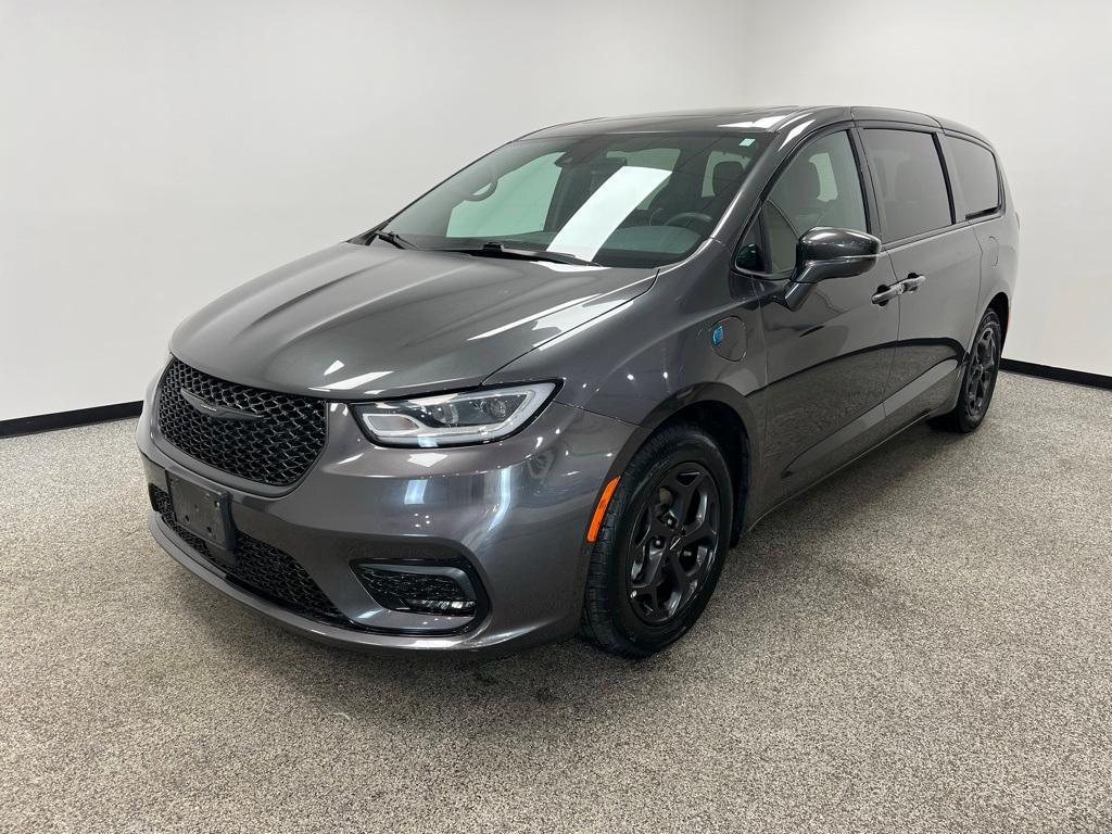used 2022 Chrysler Pacifica Hybrid car, priced at $20,900