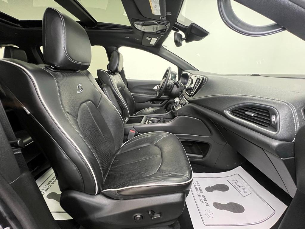 used 2022 Chrysler Pacifica Hybrid car, priced at $20,900