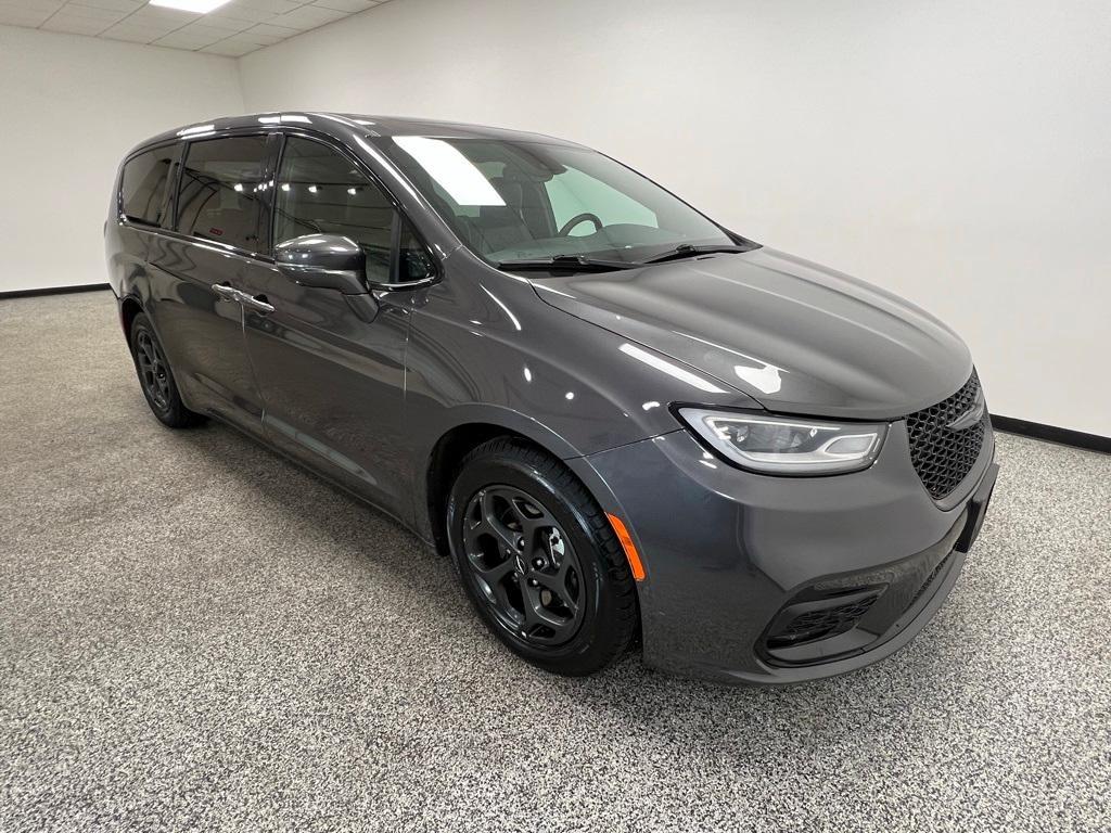 used 2022 Chrysler Pacifica Hybrid car, priced at $20,900