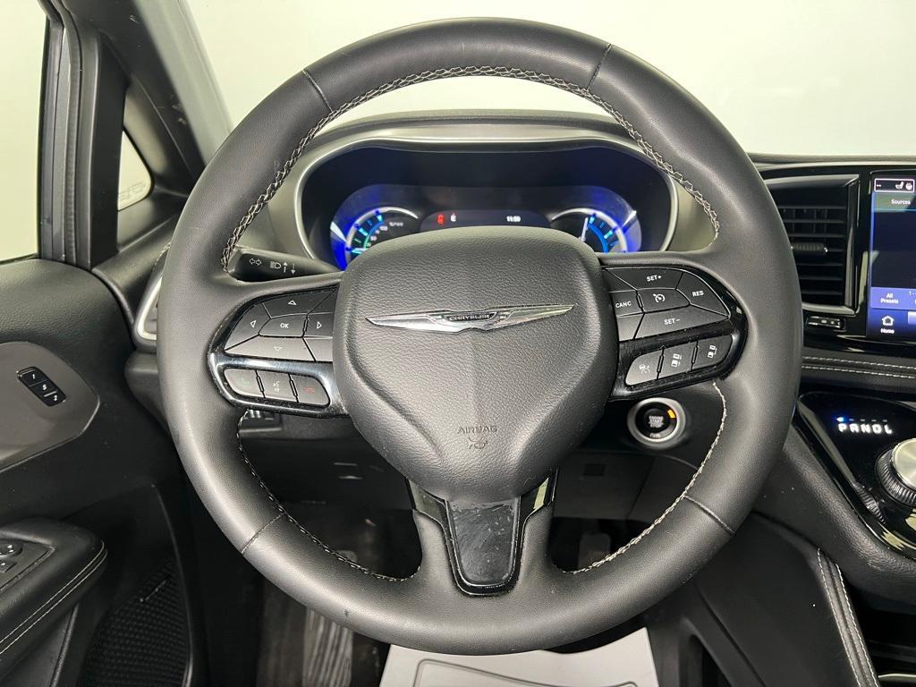 used 2022 Chrysler Pacifica Hybrid car, priced at $20,900
