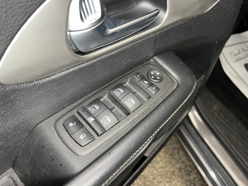 used 2022 Chrysler Pacifica Hybrid car, priced at $20,900
