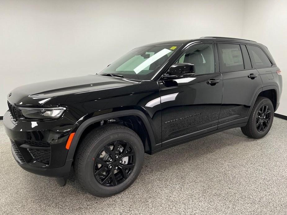 new 2025 Jeep Grand Cherokee car, priced at $41,823