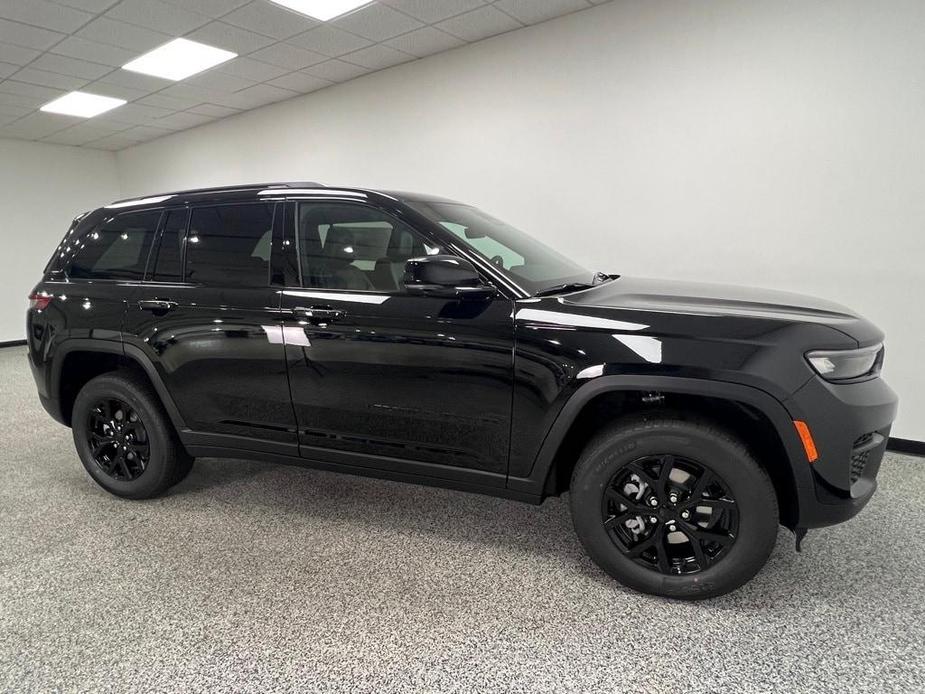 new 2025 Jeep Grand Cherokee car, priced at $41,823