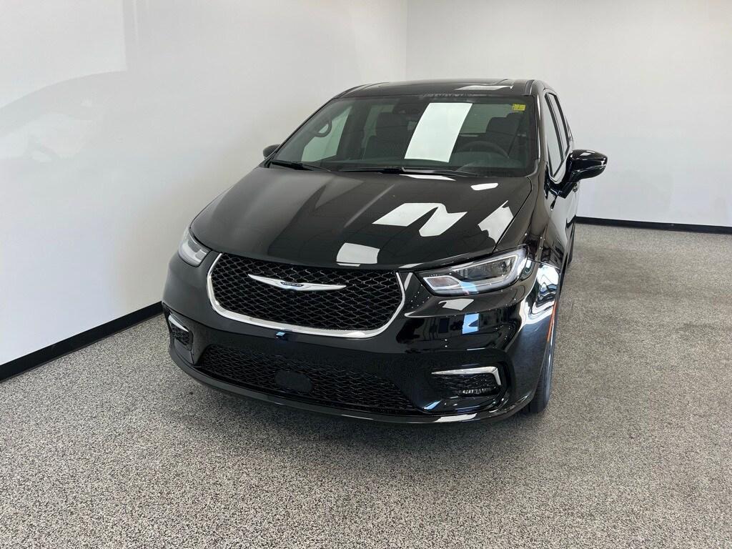 new 2026 Chrysler Pacifica car, priced at $51,175