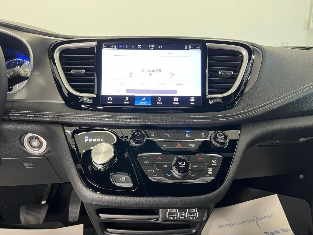 new 2025 Chrysler Pacifica car, priced at $42,006