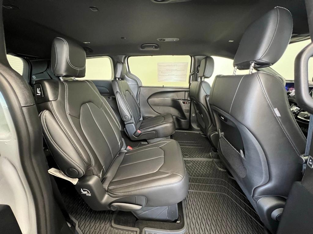 new 2025 Chrysler Pacifica car, priced at $42,006