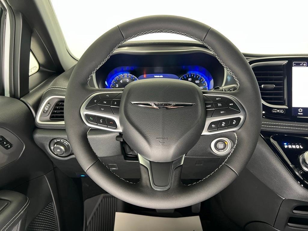 new 2025 Chrysler Pacifica car, priced at $42,006