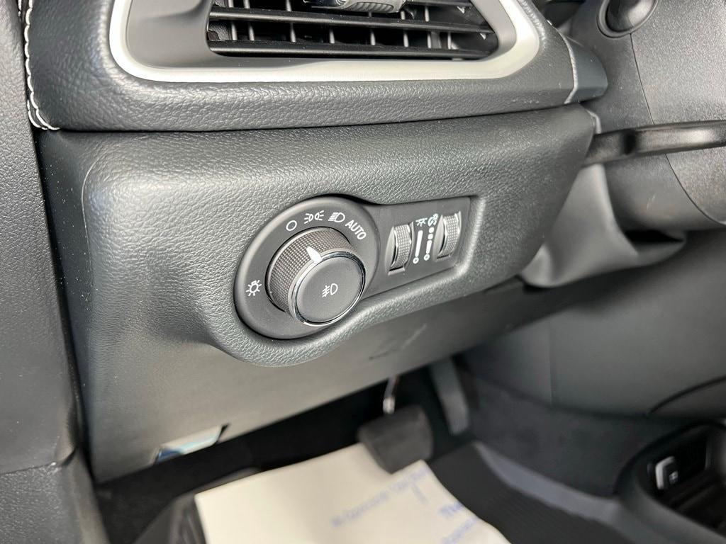 new 2025 Chrysler Pacifica car, priced at $42,006