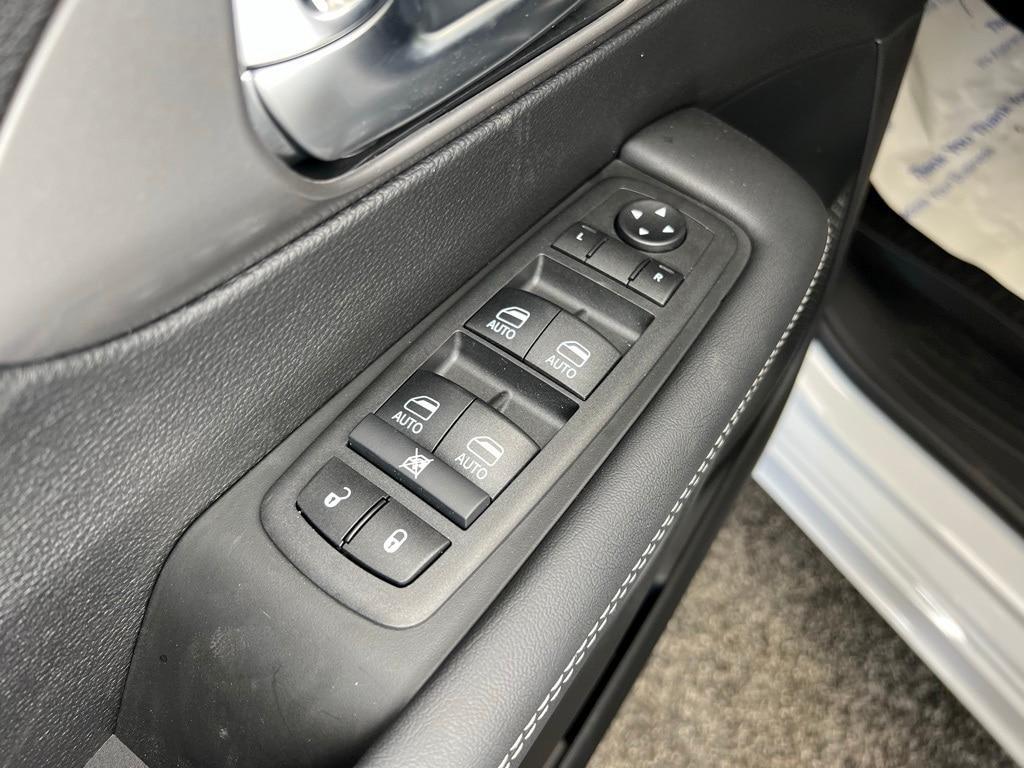 new 2025 Chrysler Pacifica car, priced at $42,006