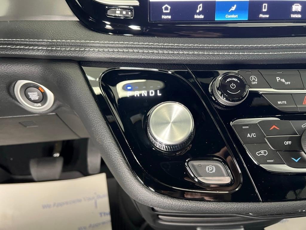 new 2025 Chrysler Pacifica car, priced at $42,006