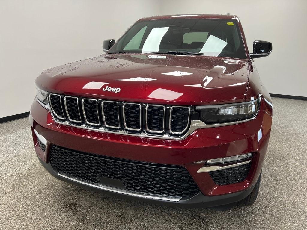 new 2025 Jeep Grand Cherokee car, priced at $42,982