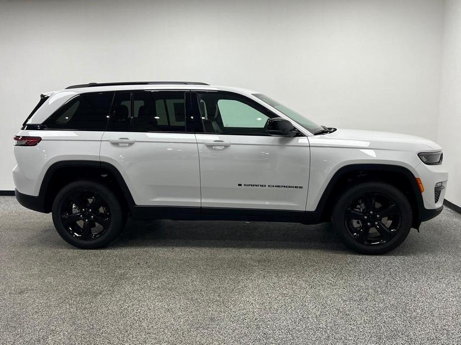 new 2024 Jeep Grand Cherokee car, priced at $44,735