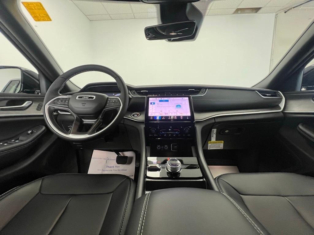 new 2025 Jeep Grand Cherokee car, priced at $41,395