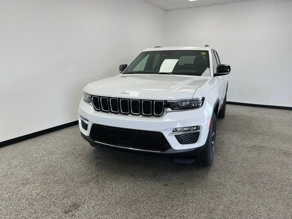 new 2025 Jeep Grand Cherokee car, priced at $41,395