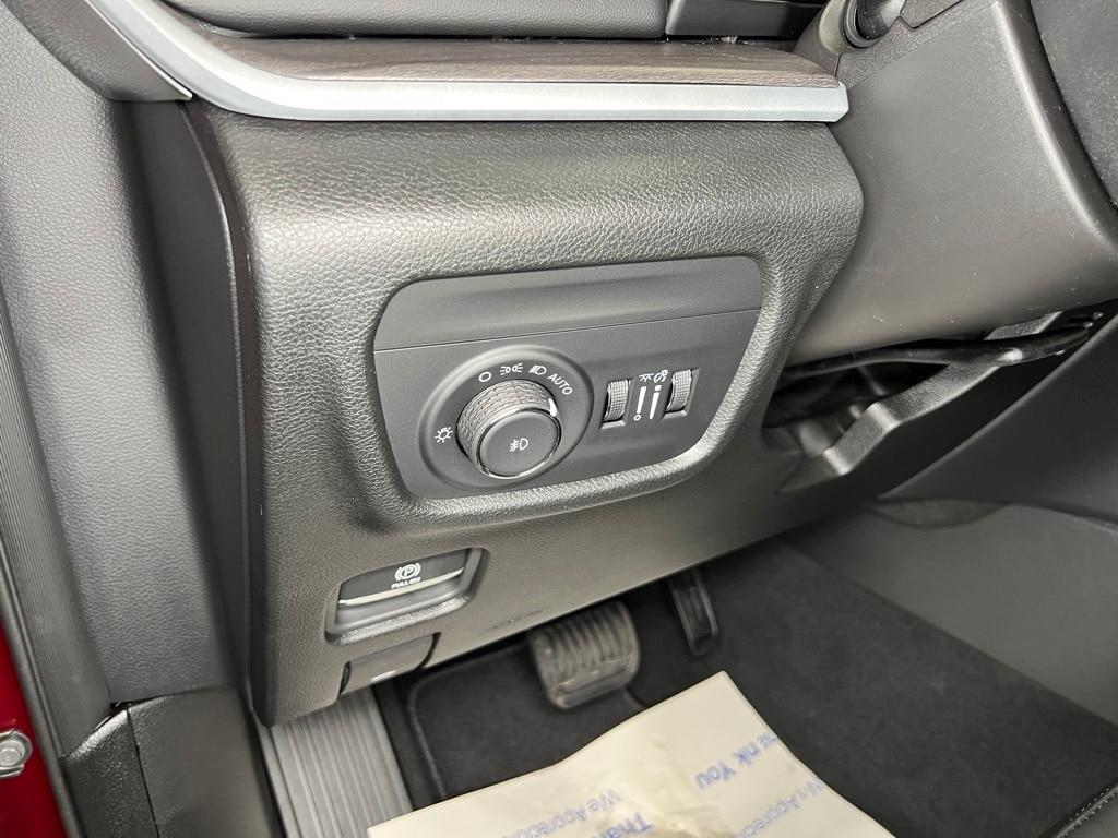 new 2025 Jeep Grand Cherokee L car, priced at $46,094