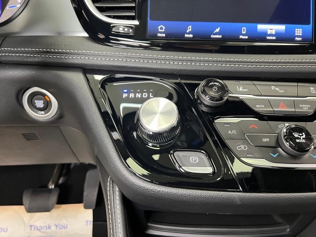 new 2025 Chrysler Pacifica Hybrid car, priced at $49,709
