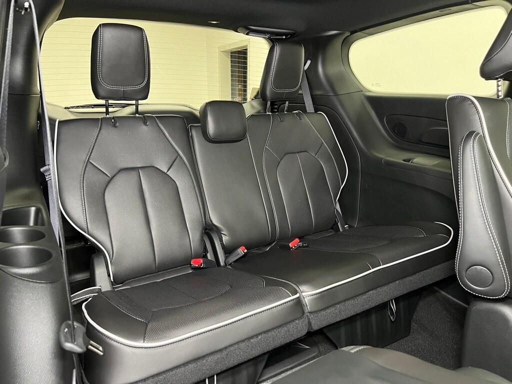 new 2025 Chrysler Pacifica Hybrid car, priced at $42,209
