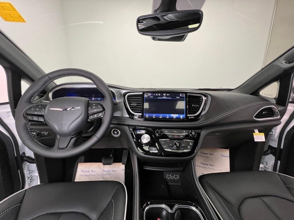 new 2025 Chrysler Pacifica Hybrid car, priced at $42,209
